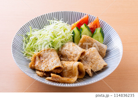 豚肉の生姜焼きを食べる 114836235