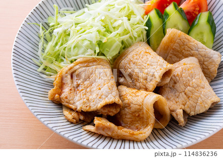 豚肉の生姜焼きを食べる 114836236
