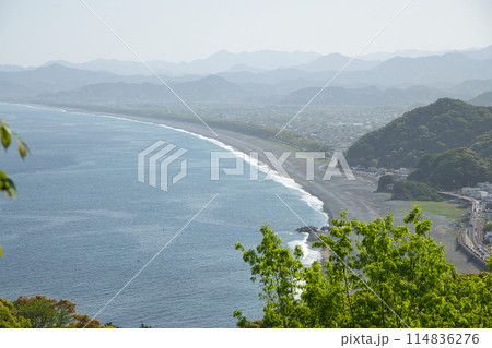 鬼ヶ城山展望台から七里御浜を望む 【三重県熊野市】 鬼ヶ城山展望台から七里御浜を望む 【三重県熊野市】 114836276
