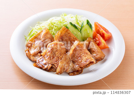 豚肉の生姜焼きを食べる 114836307