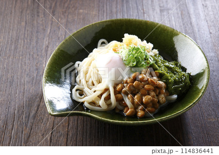 ねばねばぶっかけうどん 114836441