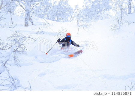 バックカントリースキー 114836871