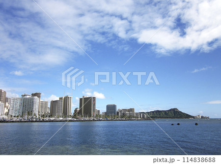 海から見たダイヤモンドヘッドとワイキキ 114838688