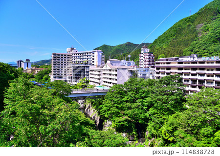 栃木県日光市　緑の季節を迎える鬼怒川温泉 114838728
