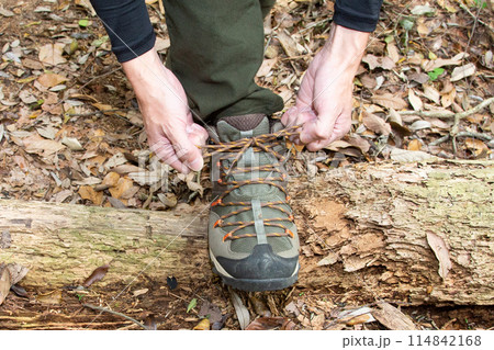 トレッキングシューズ　登山靴　選び方　イメージ 114842168
