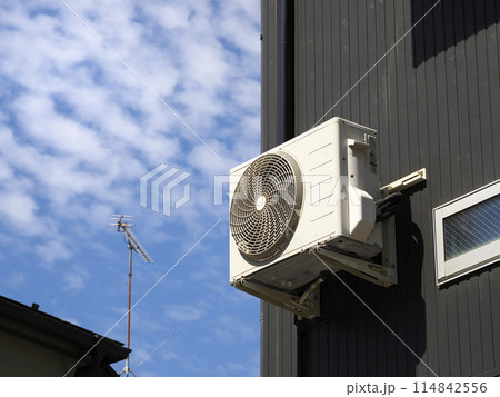 エアコンの室外機 エアコンの室外機 114842556