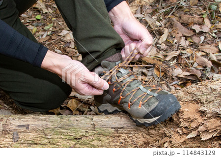 登山 トレッキング ハイキング 初心者 注意点 イメージ 登山 トレッキング ハイキング 初心者 注意点 イメージ 114843129