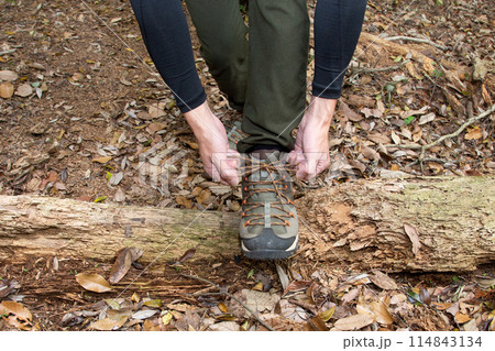 登山 トレッキング ハイキング 初心者 注意点 イメージ 登山 トレッキング ハイキング 初心者 注意点 イメージ 114843134