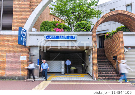 日本の横浜都市景観　横浜市営地下鉄　高島町駅などを望む 114844109