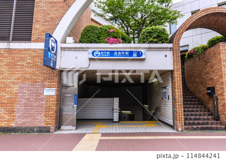 日本の横浜都市景観 横浜市営地下鉄 高島町駅などを望む 日本の横浜都市景観 横浜市営地下鉄 高島町駅などを望む 114844241