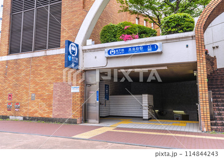 日本の横浜都市景観　横浜市営地下鉄　高島町駅などを望む 114844243