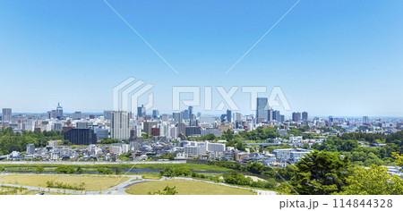青葉城址より新緑の仙台市全景 114844328