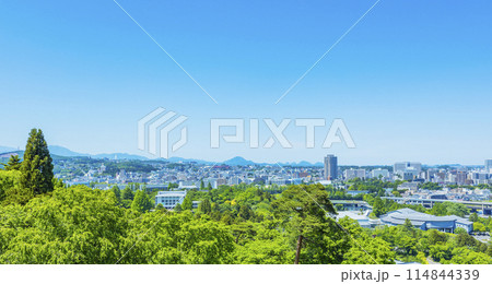 青葉城址より新緑の仙台市全景 114844339