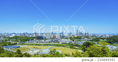 青葉城址より新緑の仙台市全景 114844341