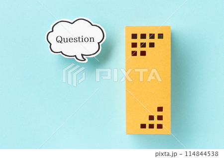 マンションとQuestion 吹き出しのquestion 質問 マンションとQuestion 吹き出しのquestion 質問 114844538