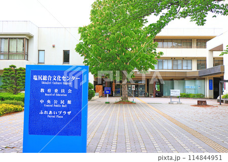 長野県塩尻市、塩尻総合文化センターの風景 長野県塩尻市、塩尻総合文化センターの風景 114844951