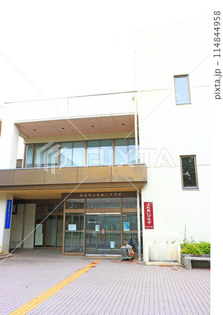 長野県塩尻市、塩尻総合文化センターの風景 長野県塩尻市、塩尻総合文化センターの風景 114844958