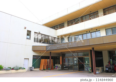 長野県塩尻市、塩尻総合文化センターの風景 長野県塩尻市、塩尻総合文化センターの風景 114844960