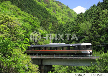 新緑の中央西線を疾走するJR東海383系特急「しなの」号_2023/5/2撮影 114845069