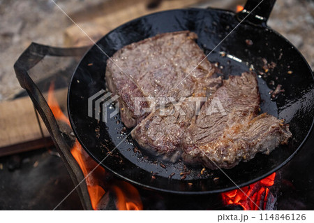 キャンプ料理 キャンプご飯 キャンプ飯 焚き火飯 焚き火 肉 ステーキ キャンプ料理 キャンプご飯 キャンプ飯 焚き火飯 焚き火 肉 ステーキ 114846126