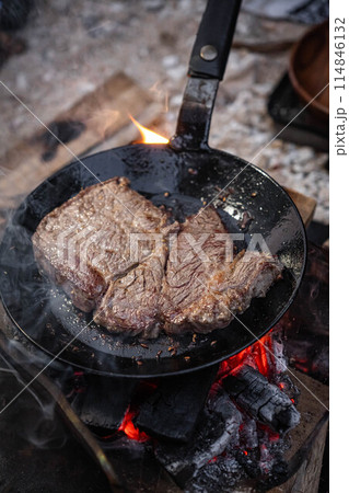 キャンプ料理 キャンプご飯 キャンプ飯 焚き火飯 焚き火 肉 ステーキ 外ごはん キャンプ料理 キャンプご飯 キャンプ飯 焚き火飯 焚き火 肉 ステーキ 外ごはん 114846132