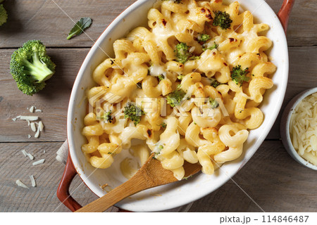 Mac and cheese with broccoli 114846487