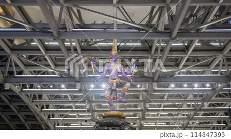Yaksha demigod Churning statue in Suvanabhumi Airport, Bangkok 114847393