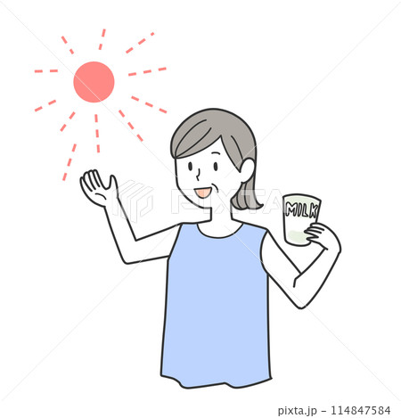 骨粗しょう症予防のために日光にあたり牛乳を飲む女性 114847584