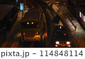 雪道を走るバスとタクシー 114848114