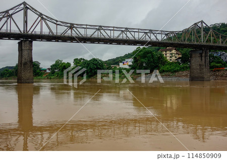 Aldo Pereira de Andrade Bridge, or Iron Bridge, over Itajai Acu river in Blumenau, SC, Brazil 114850909