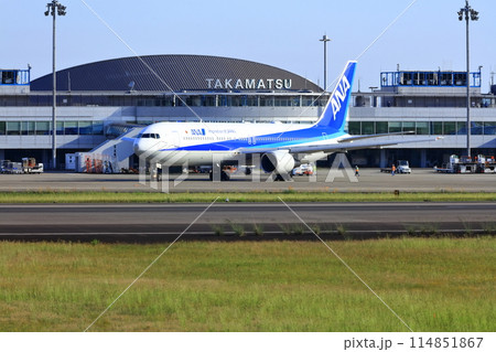 【香川県】離陸する旅客機、ジェット機（高松空港） 114851867