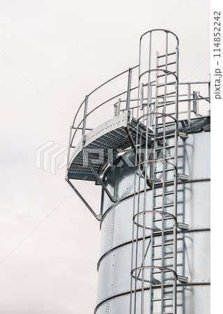 Industrial metal ladder with round railing 114852242