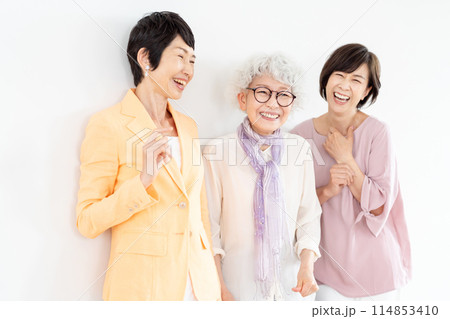 シニア女性のポートレート シニア女性のポートレート 114853410