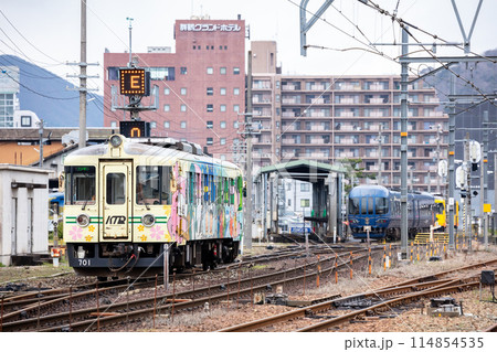 【宮津線】西舞鶴運転所で入替をする列車 114854535