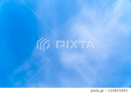 【空素材】初夏の薄雲広がる青空【長野県】 【空素材】初夏の薄雲広がる青空【長野県】 114855045