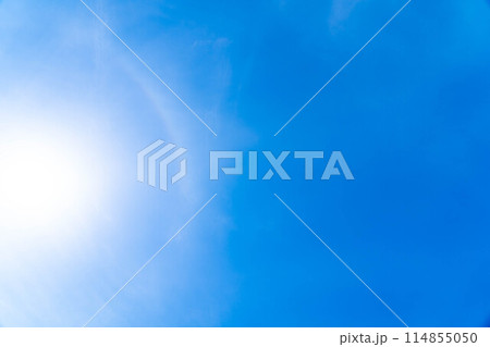 【空素材】初夏の薄雲広がる青空【長野県】 114855050