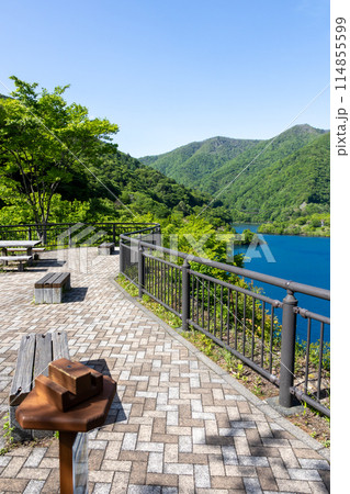 奥四万湖の展望台　群馬県中之条町 114855599