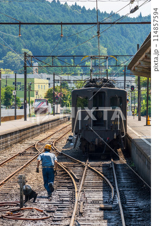 千頭駅に停車中の大井川鉄道・電気機関車 E10形 114857594