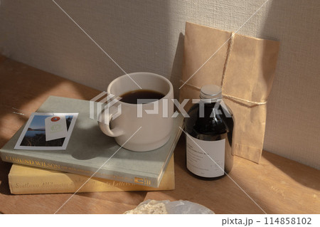 自宅でのコーヒータイム 114858102