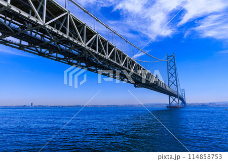 明石海峡にかかる世界有数の吊り橋　明石海峡大橋　道の駅あわじにて① 114858753