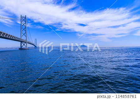 明石海峡にかかる世界有数の吊り橋　明石海峡大橋　道の駅あわじにて⑧ 114858761