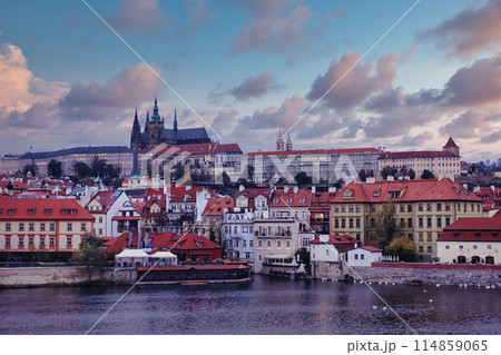 カレル橋から見たプラハ城 カレル橋から見たプラハ城 114859065