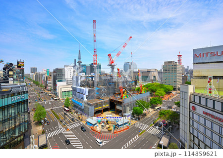 《愛知県》名古屋都市風景　中区栄で建設中の高層ビル 114859621