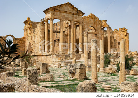 Ruins of ancient Roman capitol on territory of antic city Sufetula in area of modern Tunisia 114859914