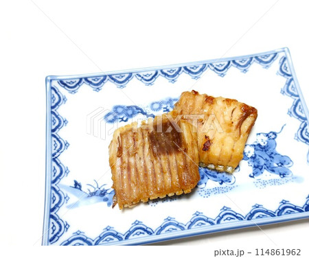 カスべを味噌漬けにしたおいしい焼き魚 114861962