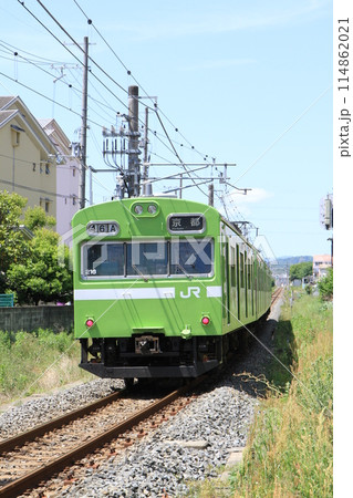 走行中の「国鉄103系電車」 114862021