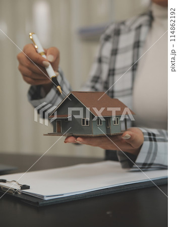 buy or sell real estate mortgage, Sale representative offer house purchase contract to buy a house or apartment and mortgage Money and Financial Concepts buy or sell real estate mortgage, Sale representative offer house purchase contract to buy a house or apartment and mortgage Money and Financial Concepts 114862192
