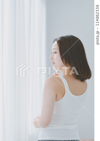 young woman young woman 114862338