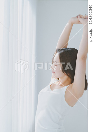 young woman young woman 114862340