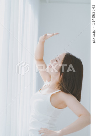young woman 114862343